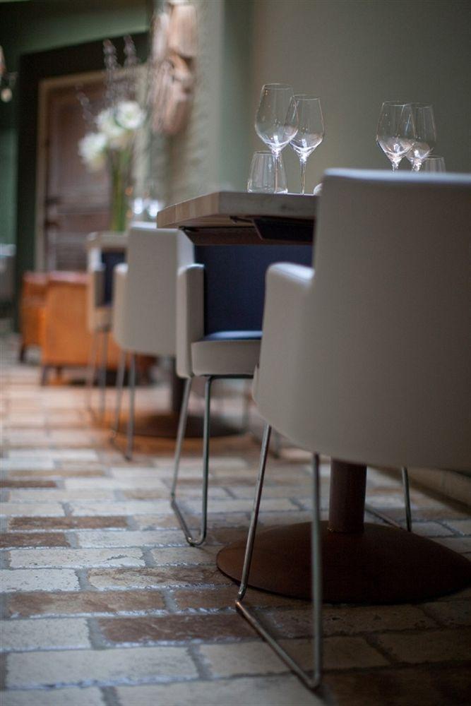 Couette-café La 4*